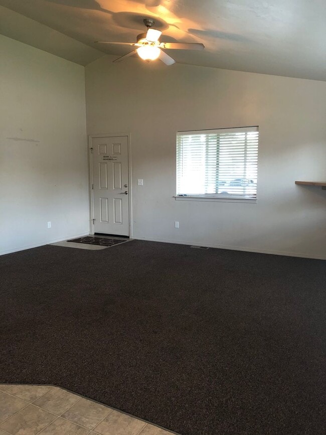 Building Photo - 801 N 4th St