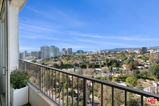 Foto del edificio - 10501 Wilshire Blvd