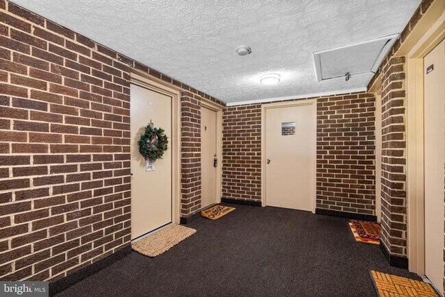 Foto del edificio - 11238 Cherry Hill Rd