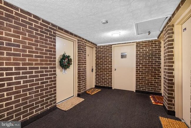 Building Photo - 11238 Cherry Hill Rd