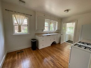 Building Photo - 209 E Dale Ave