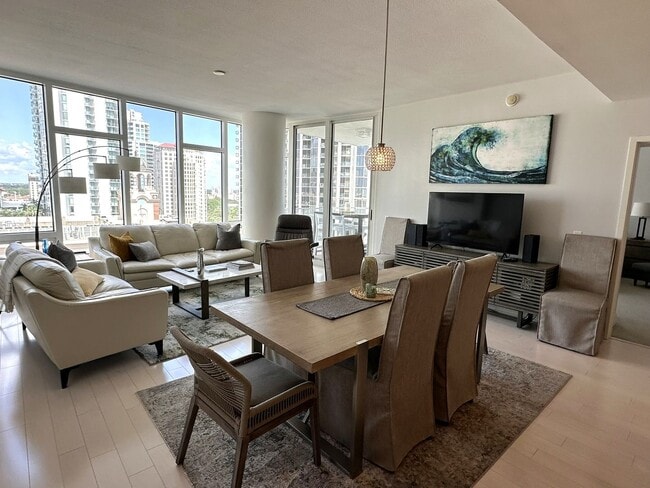 Foto del edificio - Unfurnished Annual DOWNTOWN ST. PETE - SIG...