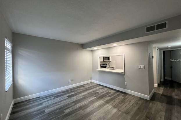 Foto del edificio - 7108 Waterside Dr