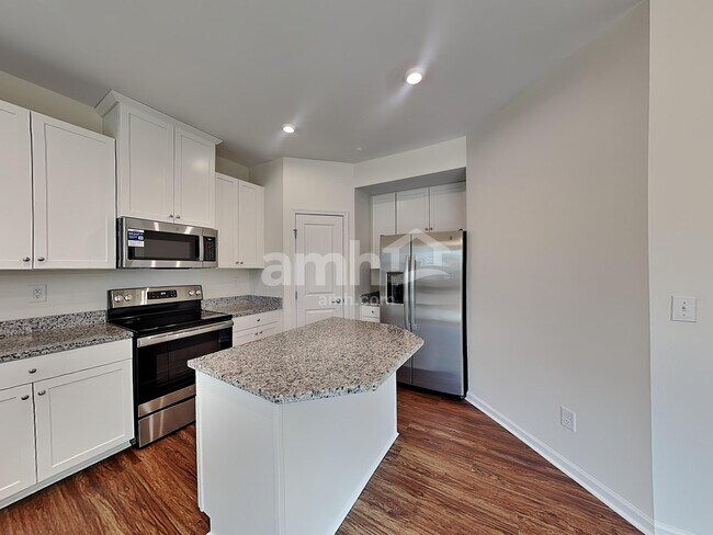 Foto del edificio - 648 Hamilton Park Dr