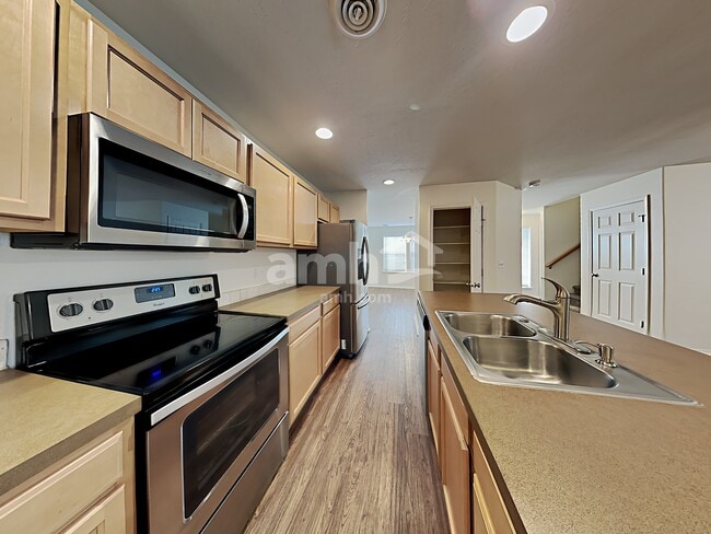 Building Photo - 724 N Carisbrooke Ave
