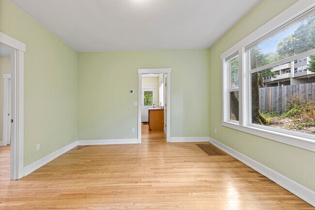 Foto del edificio - 230 SW Woods St