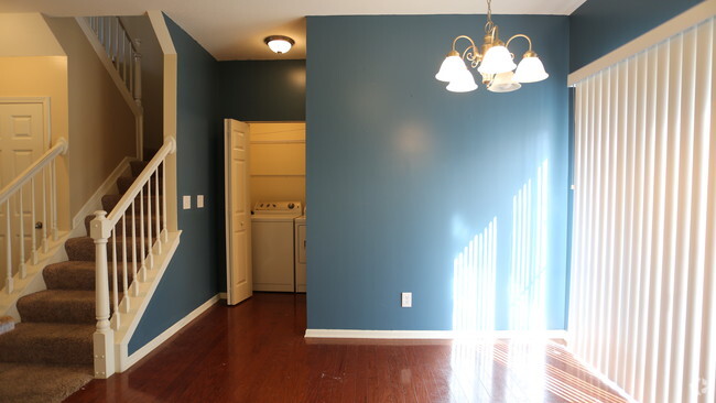 Dining Area - Gahanna Grove