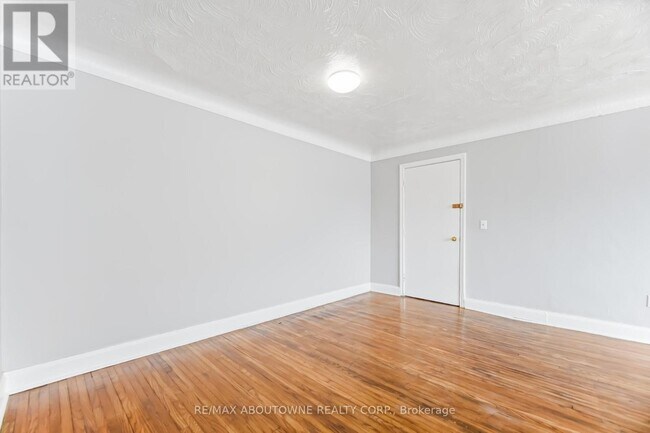 Photo du bâtiment - 1031 Churchill Ave