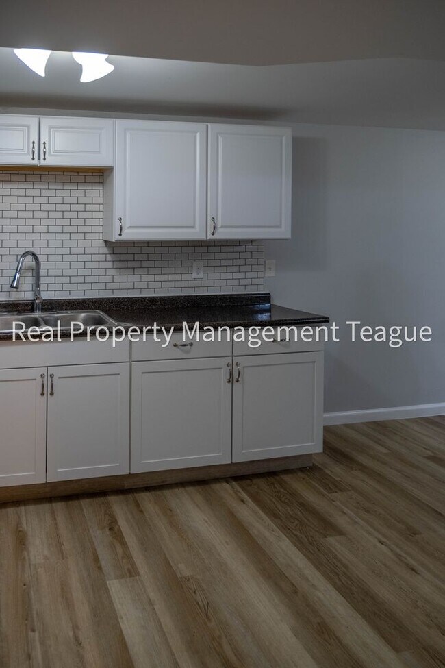 Foto del edificio - Heat and Utilities Paid by Owner!