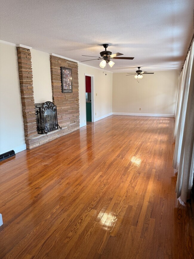 Foto del edificio - 104-1-501 N Main St