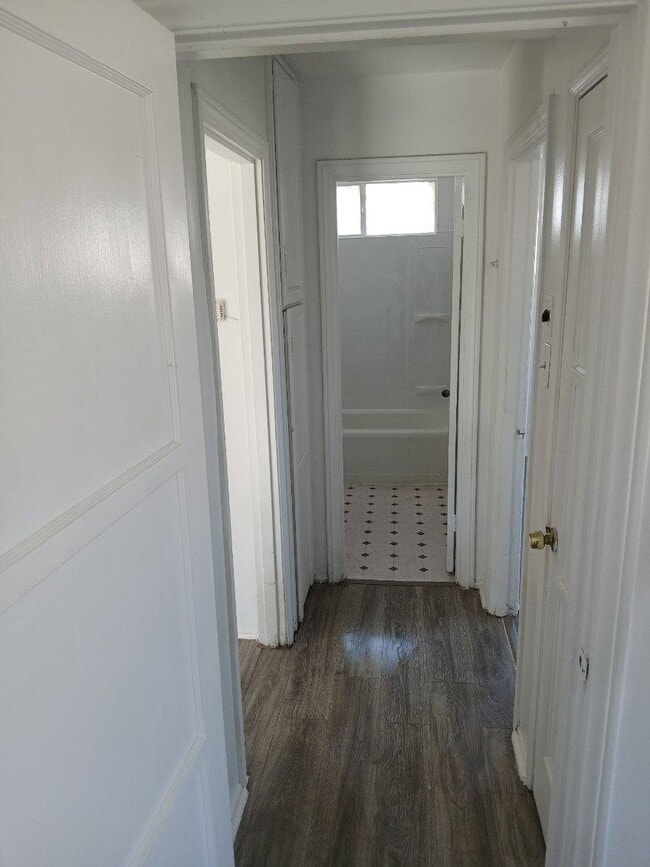 Building Photo - 300 Maxine Ave