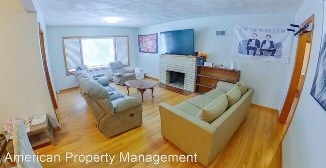 Foto del edificio - 5 br, 2 bath House - 1933 Montgomery Dr