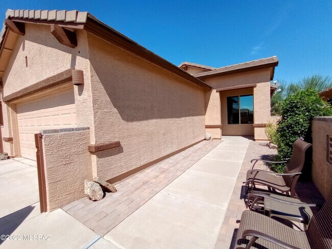 Building Photo - 1074 W Pastora Peak Dr
