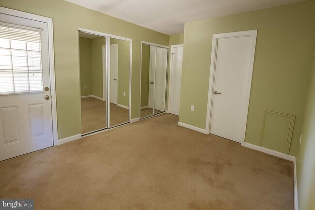 Building Photo - 18300 Streamside Dr