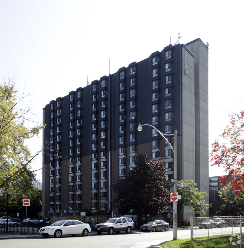 Primary Photo - Alexandra Park Apartments