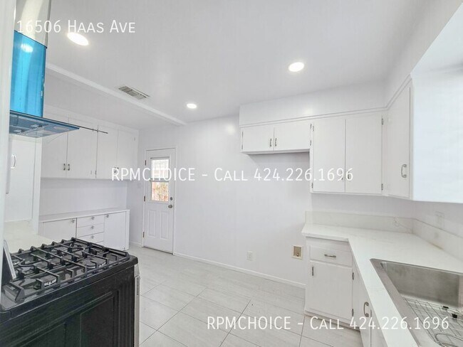 Foto del edificio - 16506 Haas Ave