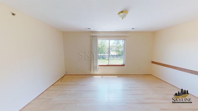 Building Photo - 1016 N. Sheridan Road Unit D