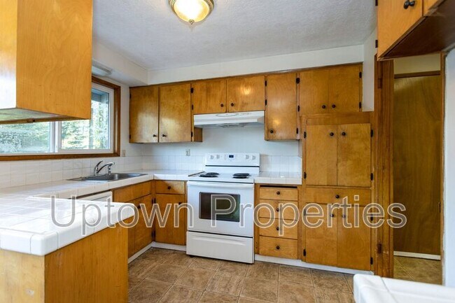 Building Photo - 9370 SW Killarney Ln