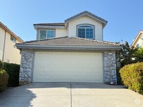 Building Photo - 1032 Feather Cir