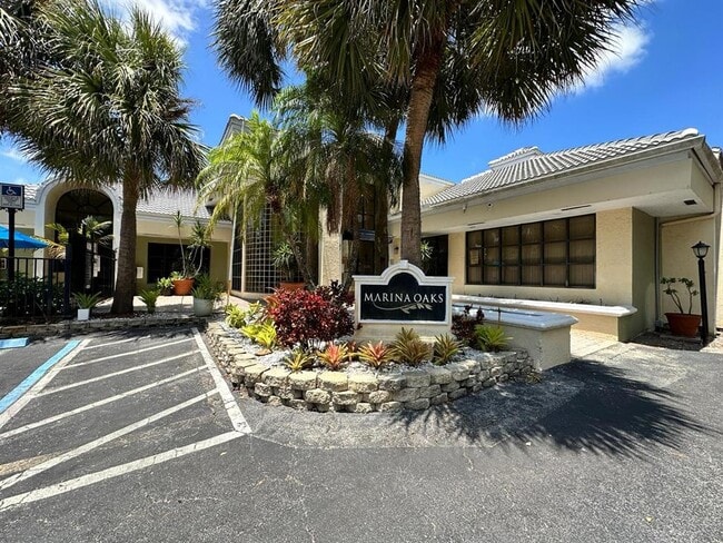 Foto del edificio - 2445 SW 18th Ter