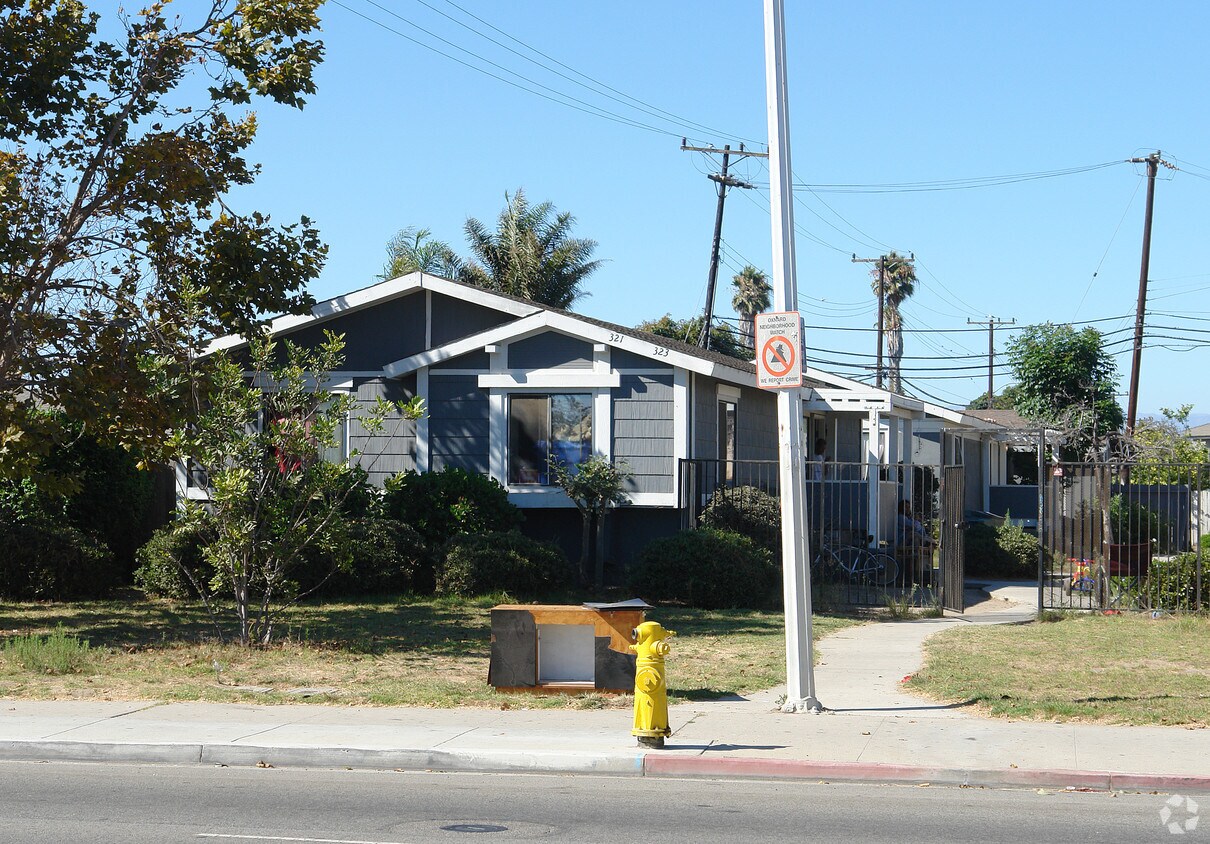 Foto del edificio - 321-323 Pleasant Valley Rd
