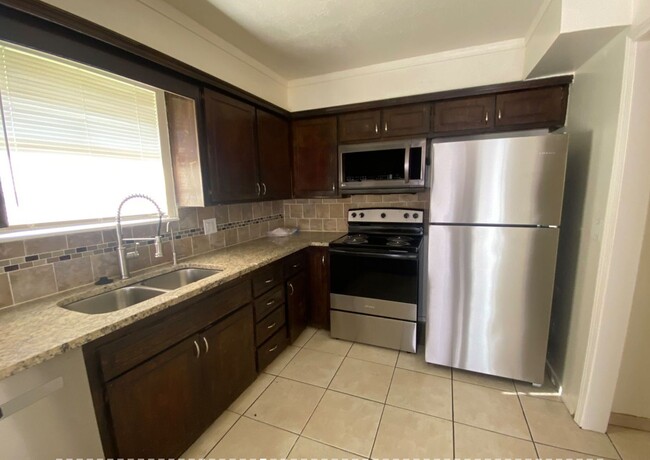 Foto del edificio - 3 bed - 2 bath - All Appliances!