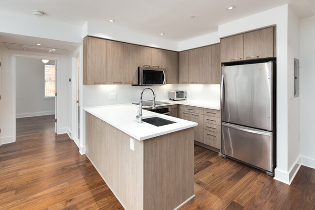 Building Photo - Beautifully renovated 1 bdrm on Meridian H...