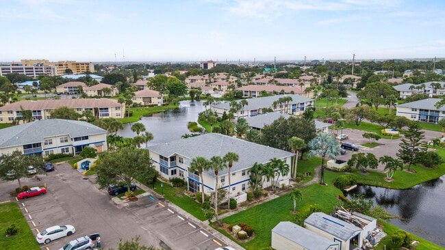 Building Photo - 1507 SE Royal Green Cir