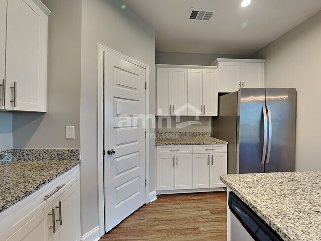 Foto del edificio - 5305 Tupelo St