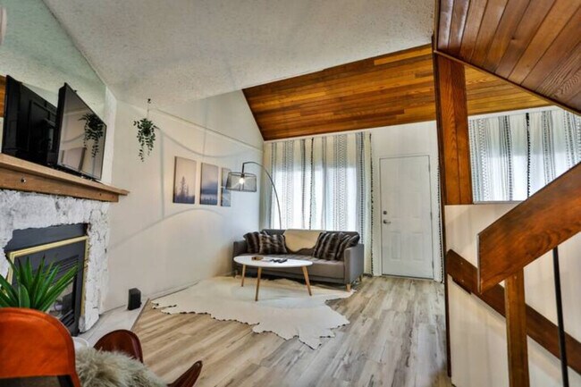 Photo du bâtiment - 974 Dewdney Way