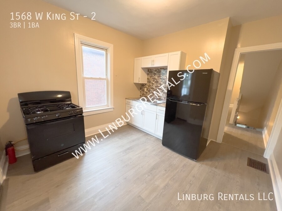 Primary Photo - 1568 W King St