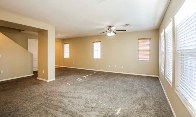 Building Photo - 5024 Valley Dr