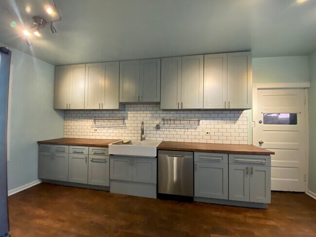 Foto del edificio - 4740 W Grace St