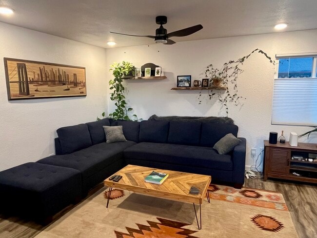 Building Photo - 915 University Ter