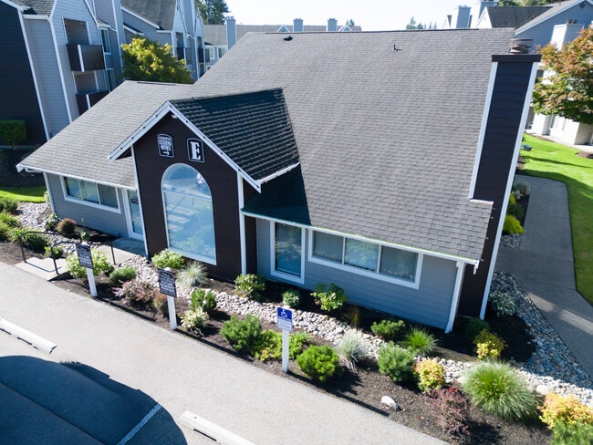 Building Photo - Westhampton