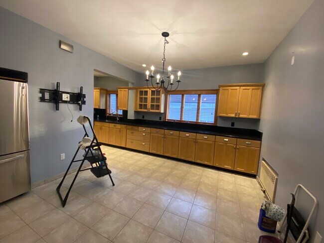 Photo - 64 Glenwood Rd Apartments