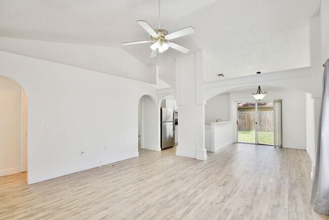 Building Photo - Beautiful 3/2 Home Recently Remodeled with...