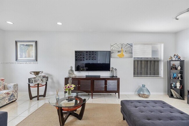 Building Photo - 1431 SE 18th Terrace