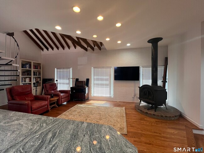 Building Photo - 485 Beechwood Ave