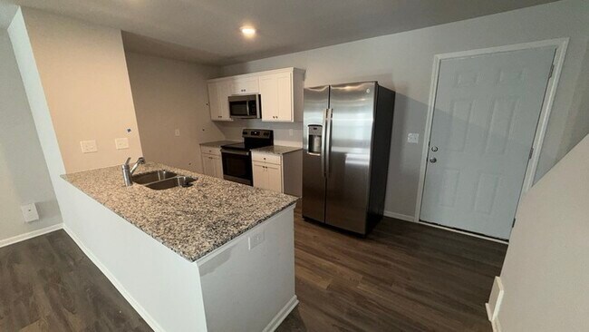 Building Photo - Lovely 3-Bedroom Home in a Quiet Kansas Ci...