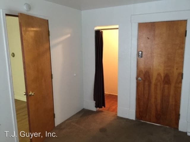 Building Photo - 303 N Oak St
