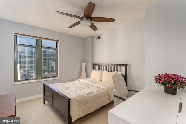 Foto del edificio - 1150 K St NW