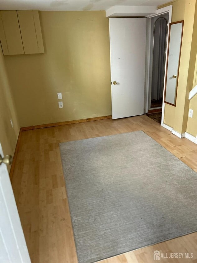 Foto principal - 64 Lawrence Ave