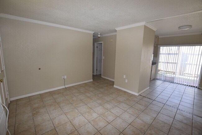 Building Photo - 1031 Royal Palm Ave