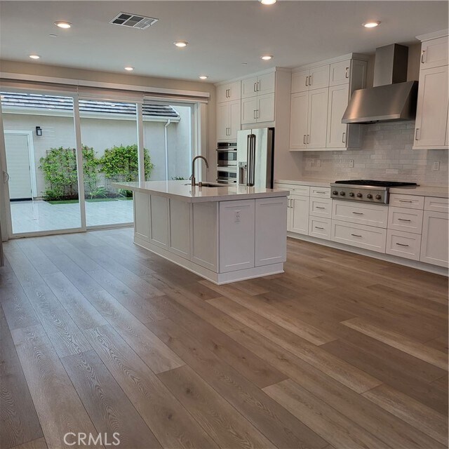 Building Photo - 346 Chorus