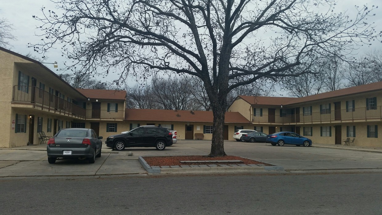Foto principal - 208 Veterans Ave