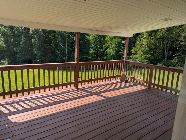 DECK - 109 Allyn Rd