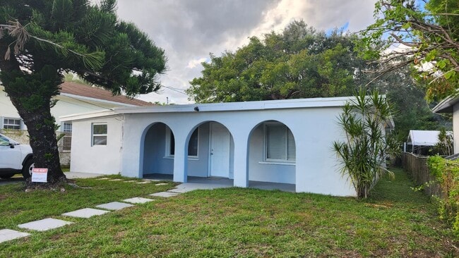 Building Photo - 8883 SW 126th Ter