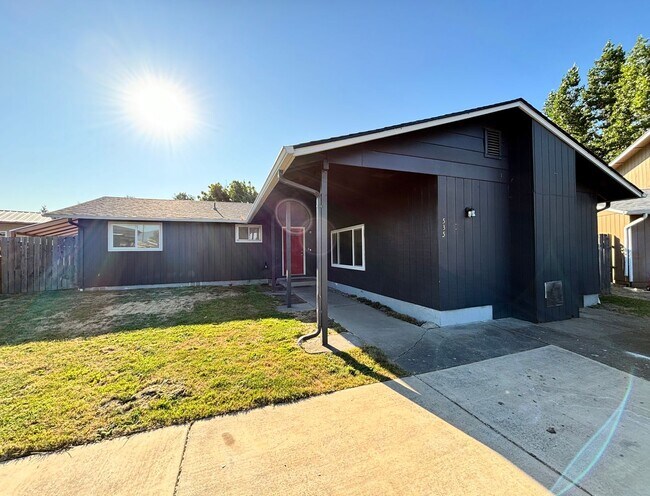Foto del edificio - Charming 4-bedroom, 1-bathroom Home!