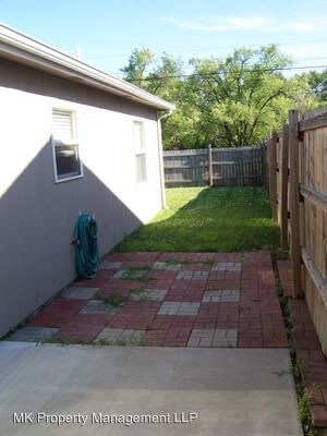 Building Photo - 126 Kopp Dr